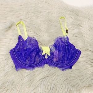 Victoria’s Secret Very Sexy Lace Bra 32D